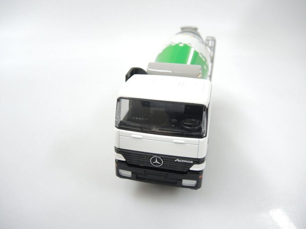 Camion Bétonnière Mercedes-Benz Conrad échelle 1/50 - Modèle 2222 B 6x4 - Couleur Kaki - Occasion