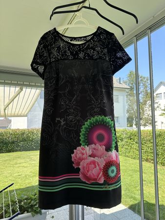 Kleid Desingual Grösse 44 mit Spitze und Blumenprint
