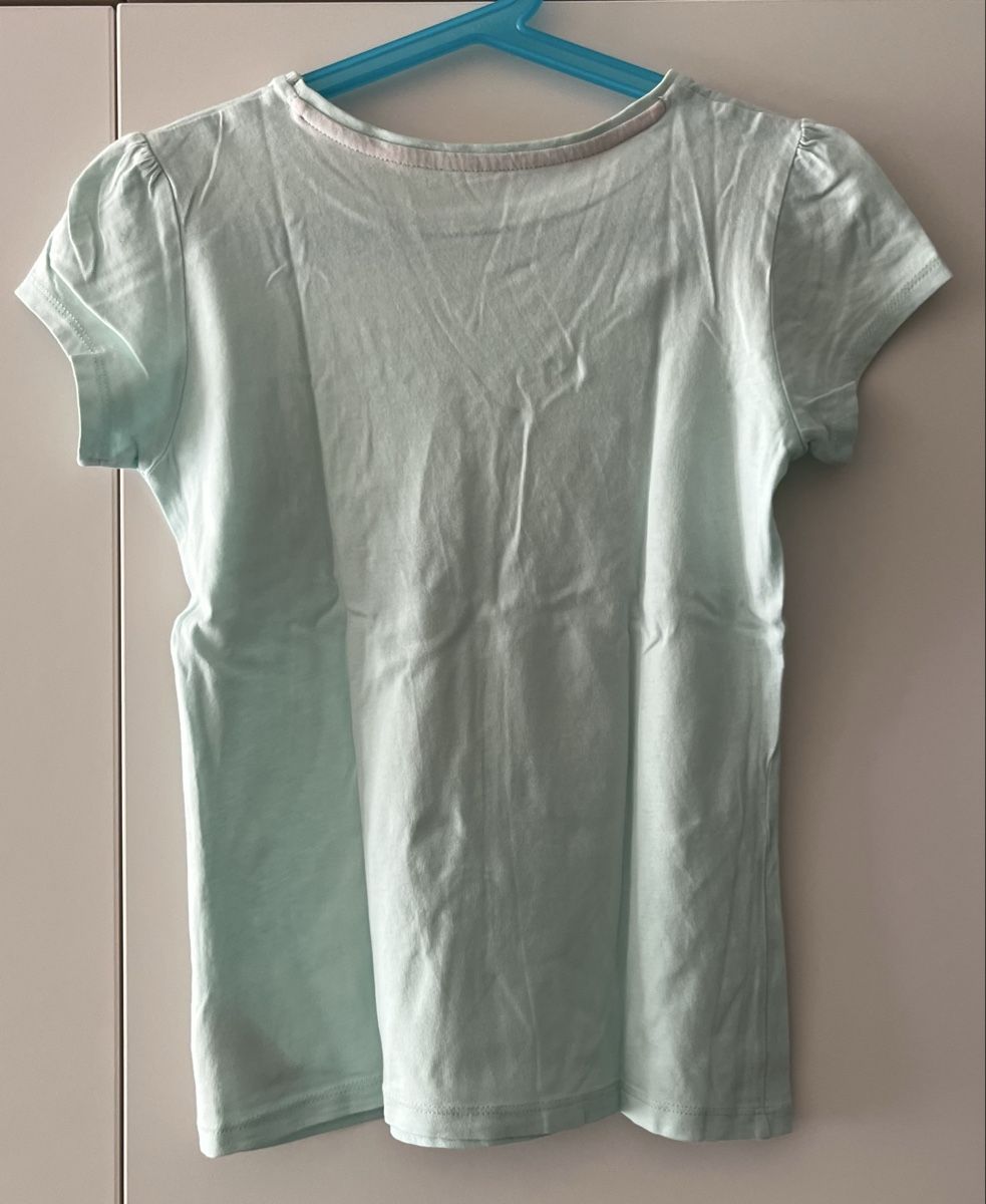 Blusen, T-Shirts & Tops: Mädchen T-Shirt hellgrün-blau Grösse 140  – Gebraucht aus Basel von Lila11 1