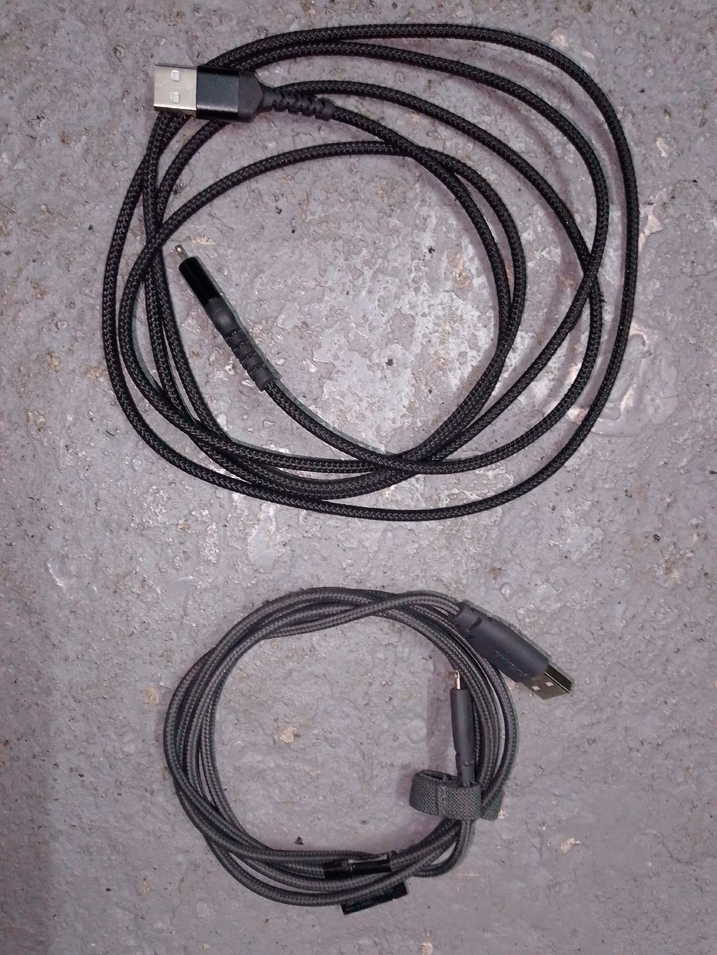 Apple Cavi: 2 apple mac Lightning USB Kabel schwarz gebraucht – Usato da Eschenbach SG venduto da sternen4