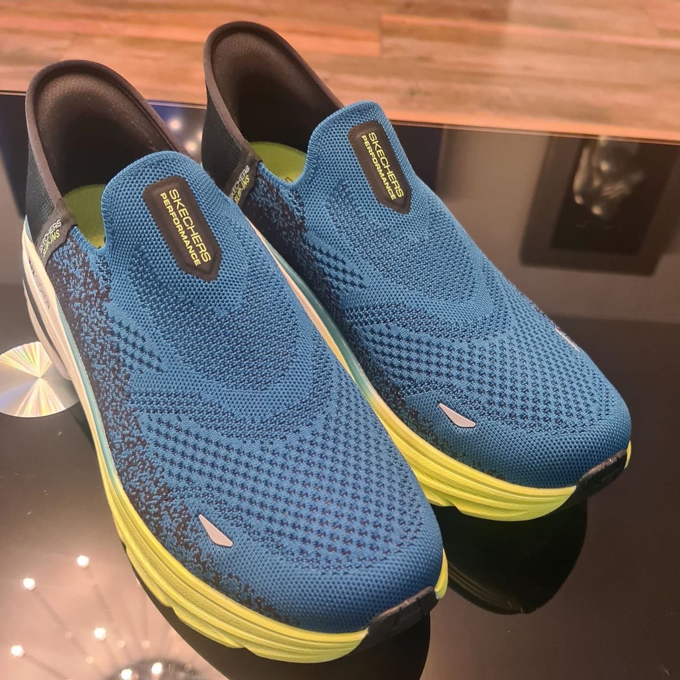 Skechers Scarpe da uomo: Neue Original Skechers Sneakers Größe 45,5 – Nuovo (secondo la descrizione) da Zürich venduto da ok1 5