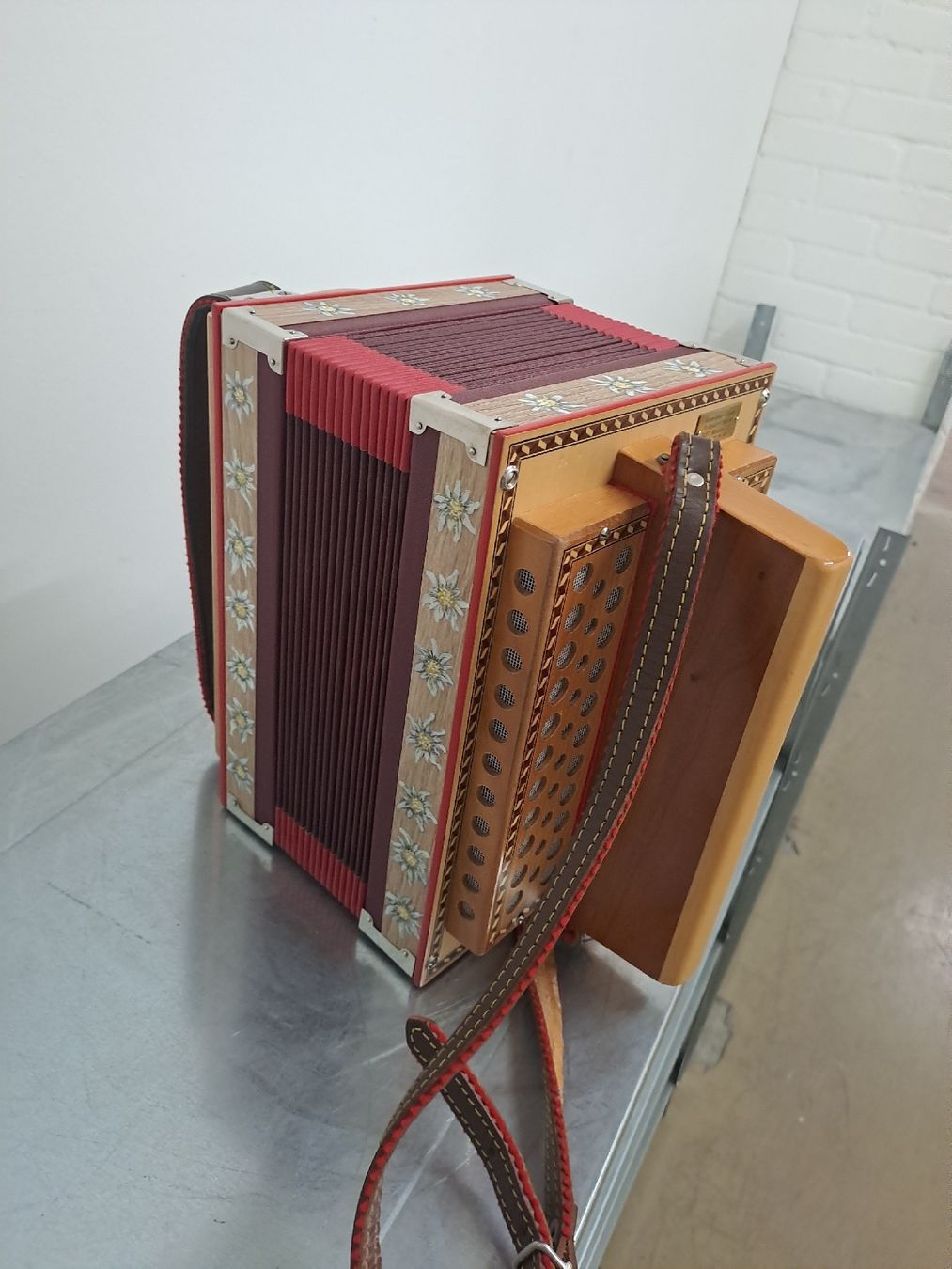 Strumenti musicali: Aemmentaler orgeli ton B  – Usato da Villeneuve venduto da BibiVintage 9
