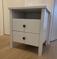 Nachttisch mit 2 Schubladen