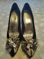Pumps Miss Cardini schwarz mit Schmuck und Tasche gebraucht