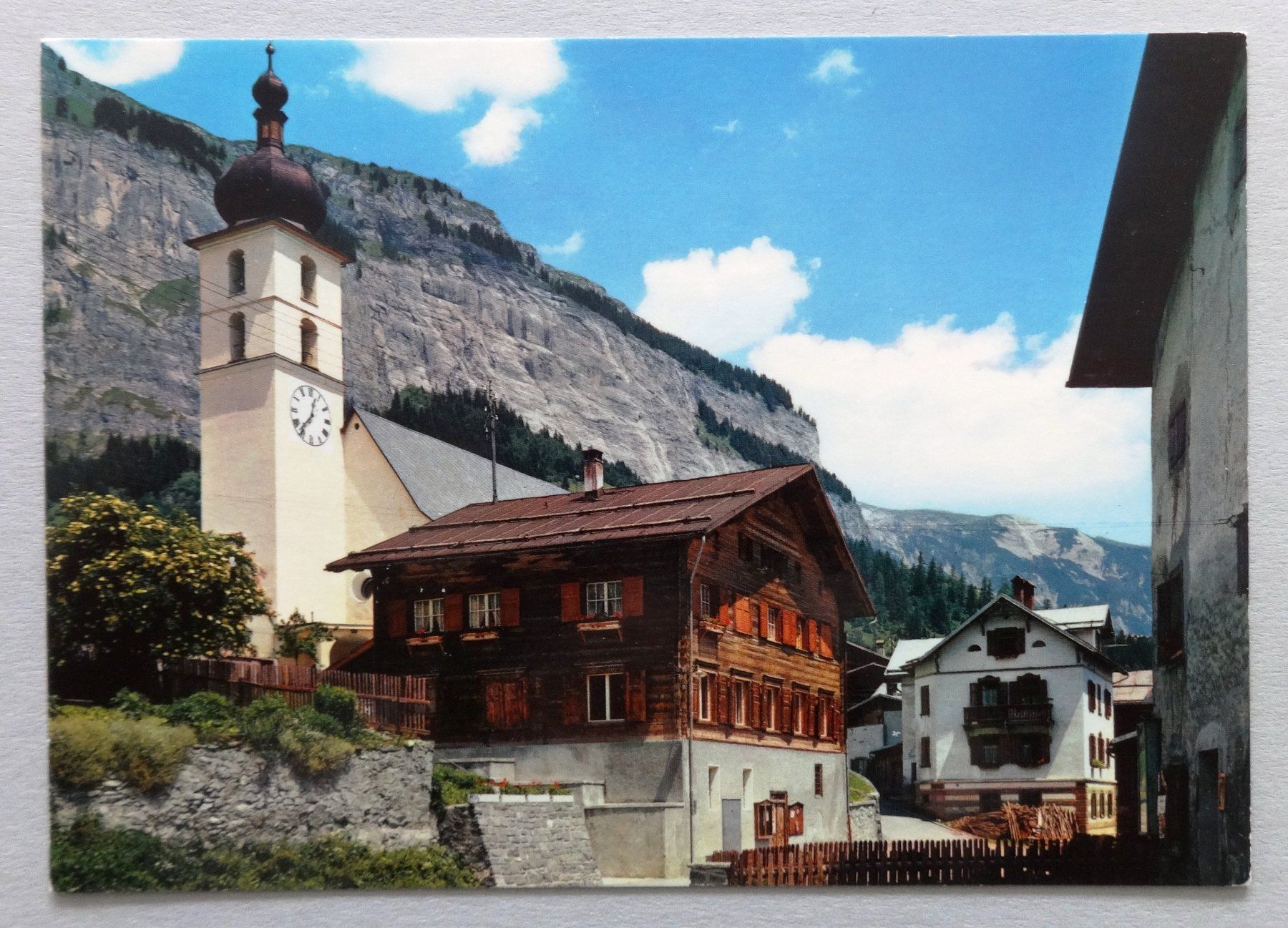 Cartes postales: Flims, Dorfpartie mit Flimserstein – D'occasion à Fétigny par Billy2miny