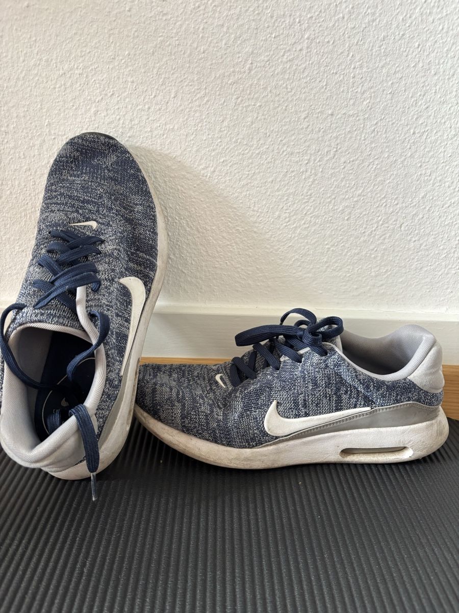 Nike Chaussures hommes: Nike shoes  – D'occasion à Täuffelen par rem_8p6n