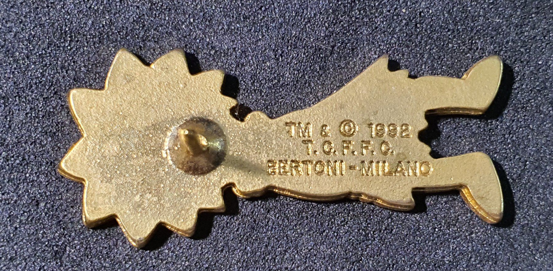 Plaketten & Abzeichen: BB409 - Pin Die Simpsons Lisa Simpson 1992 – Gebraucht aus Reinach BL von Boston-Verkauf 1
