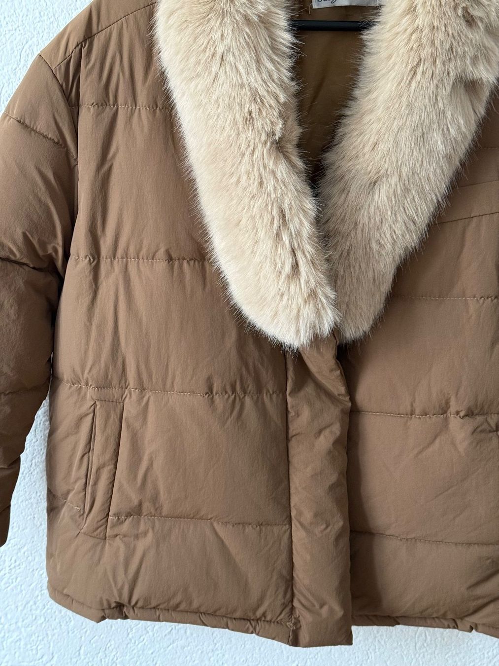Giacche: Winter jacket with fur collar, size M – Usato da St. Gallen venduto da trxcy 1