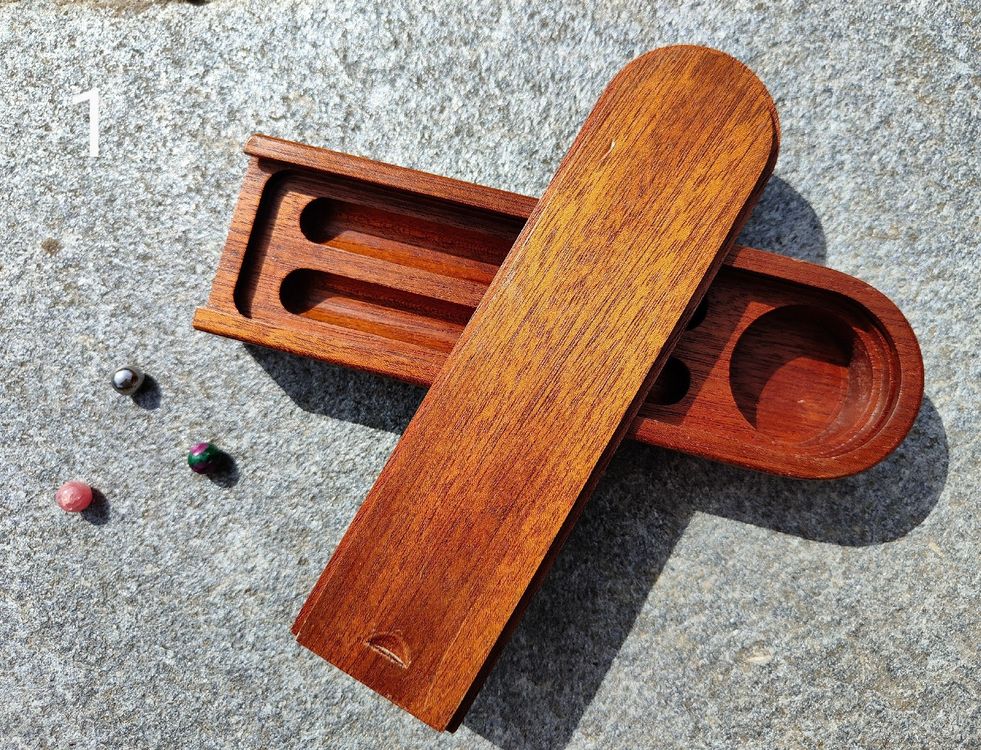 ANCIENNE BOITE PLUMIER En Bois Gravé EUR 12,00 - FR