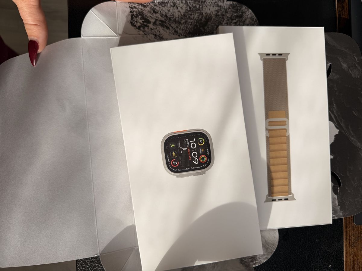 Apple Smartwatch: Apple Watch Ultra 2 Neutral Titanium Alpine Loop Tan 49mm – Nuovo (secondo la descrizione) da Nussbaumen AG venduto da nad_lq9s 5