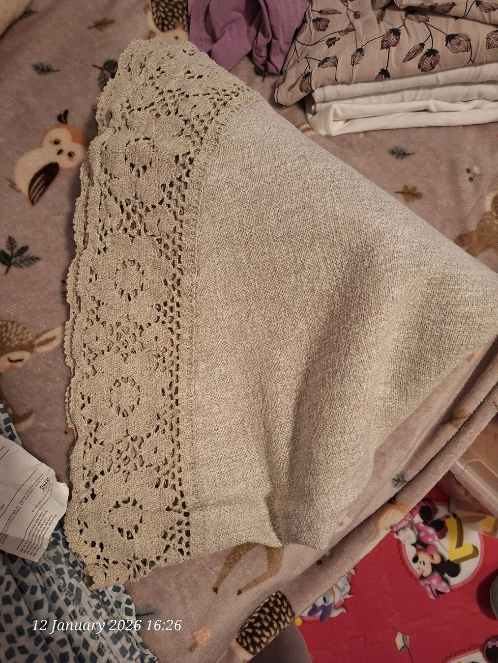 Tessuti: Crochet-Trimmed Beige Tablecloth - Perfect for Spring! – Usato da Marin-Epagnier venduto da Natasa82 1