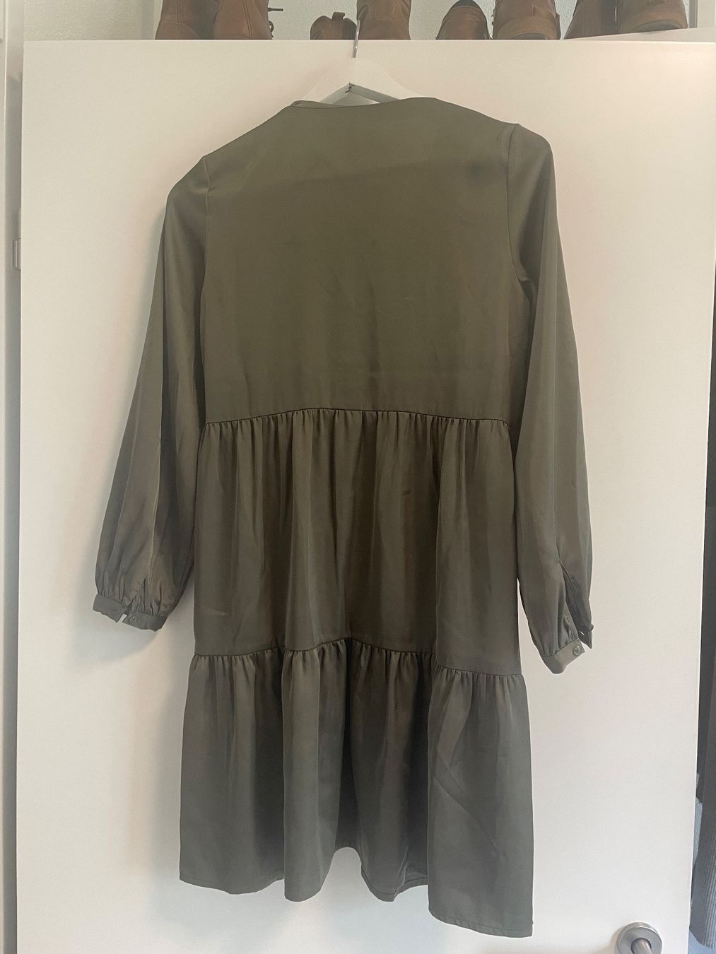 H&M Kleider: Kleid, olivgrün, XS – Gebraucht aus Madiswil von bjs_90 1