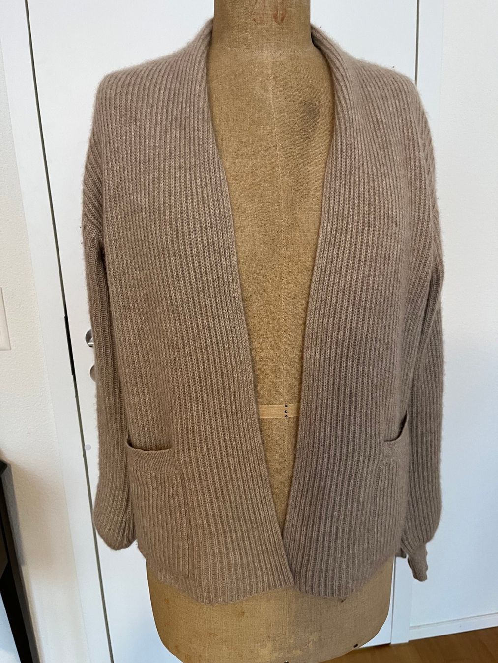 FTC Giacche: FTC Cashmere Strickjacke 100% Cashmere – Usato da Luzern venduto da Aleoschli