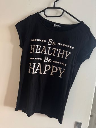 schwarzes T-shirt in Grösse S mit Aufdruck