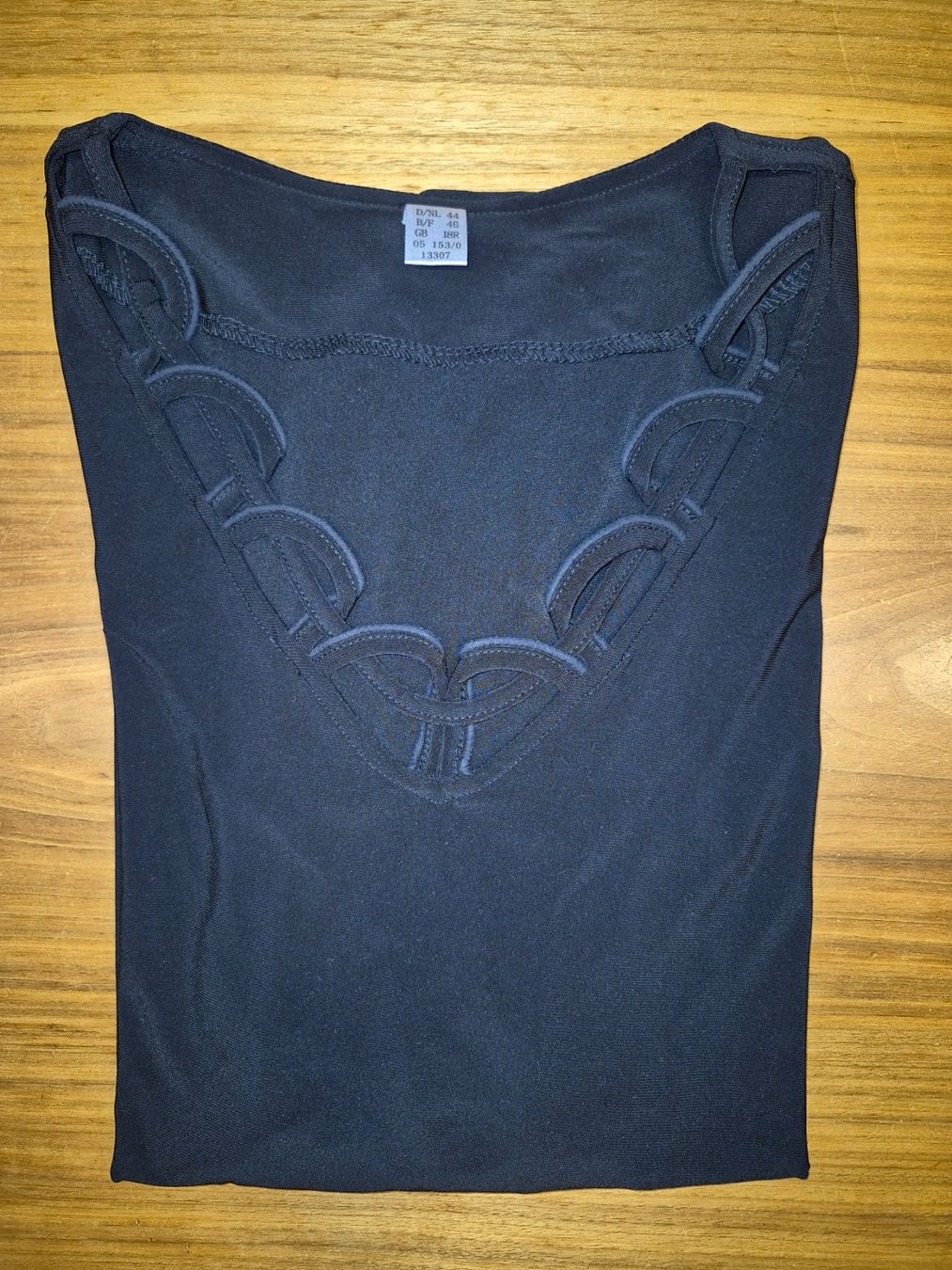 T-Shirts: Schwarzes Oberteil Gr. 44 – Gebraucht aus Lengnau AG von m5f1r9 1