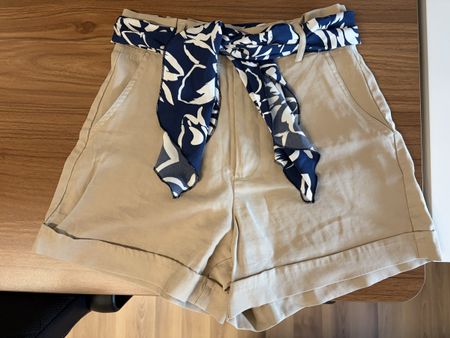 Kurze Hose Damen beige mit Band Grösse S neu