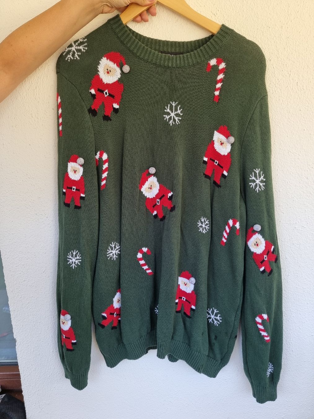 Pullover & Sweatshirts: Weihnachtspullover mit Weihnachtsmann Motiv Grösse XL – Neu (gemäss Beschreibung) aus Balzers von Homeandgarden