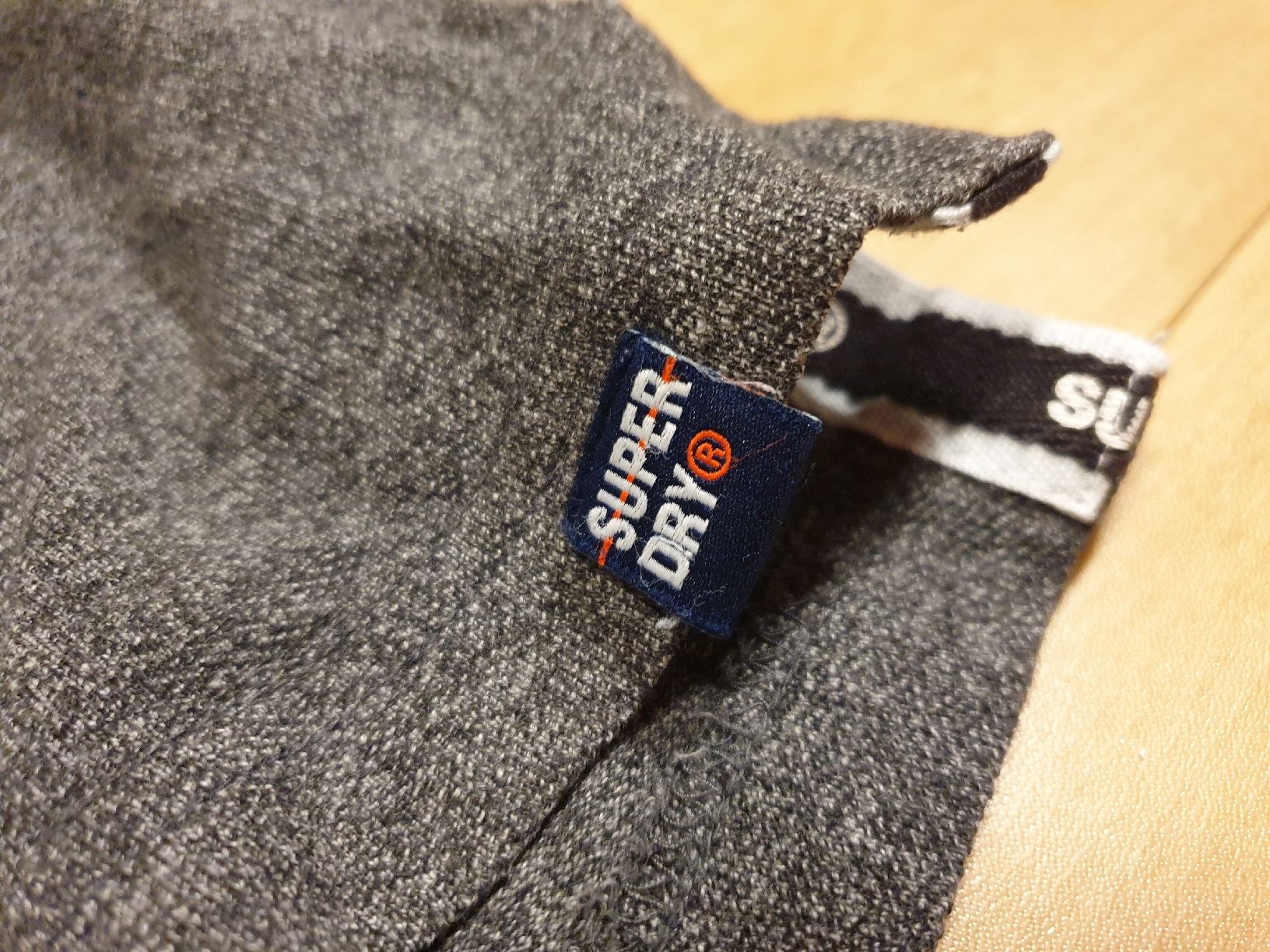 Superdry Magliette Polo: Superdry PoloShirt Grau Gr. M - N°8 – Usato da Val D Illiez venduto da SnowRoof 3