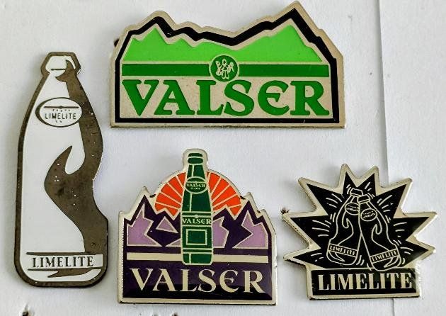 Plaketten & Abzeichen: 4 Pin Valser Wasser – Gebraucht aus Pfäffikon ZH von Colacity