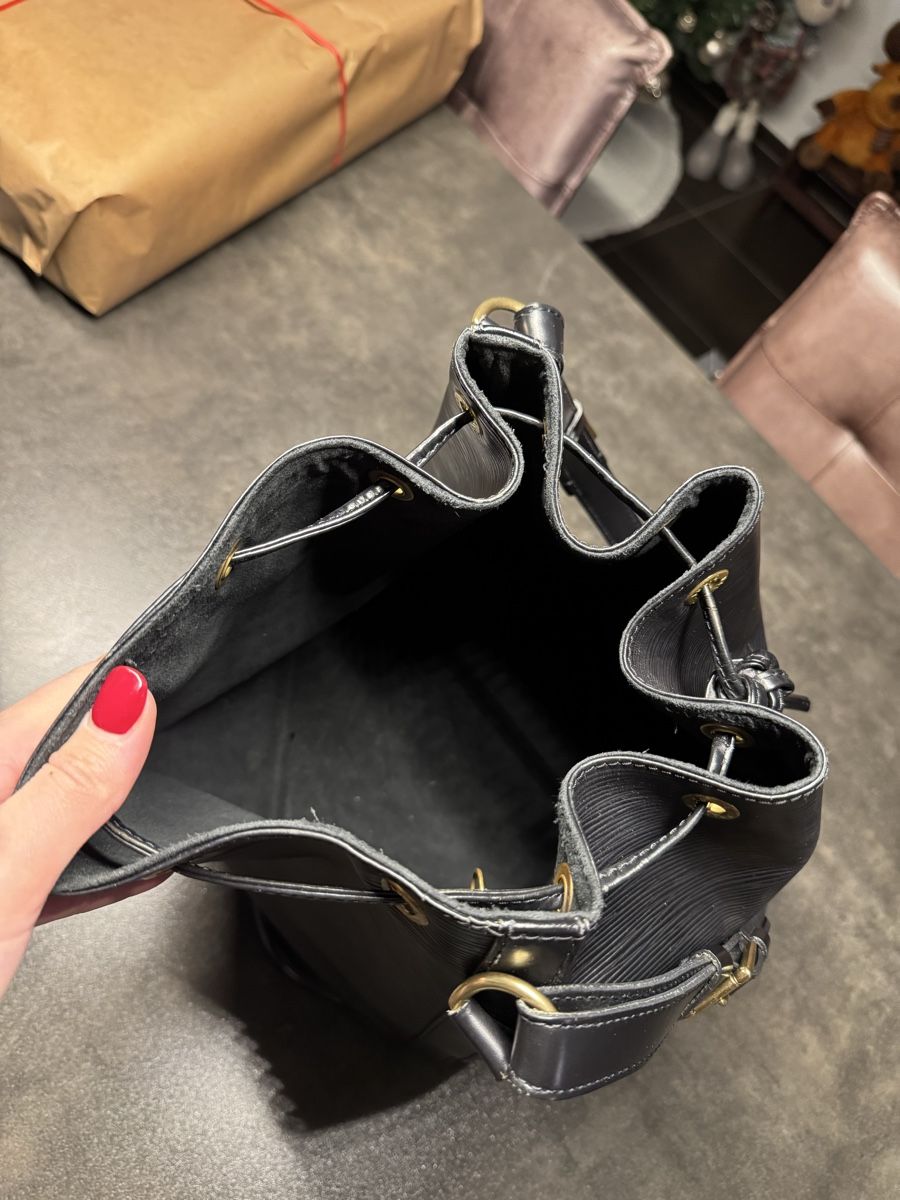 Borse da donna: Louis Vuitton Noe Beuteltasche Schwarz Leder – Usato da Lenzburg venduto da haad94 4