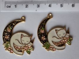 2x Anhänger Katze auf Mond