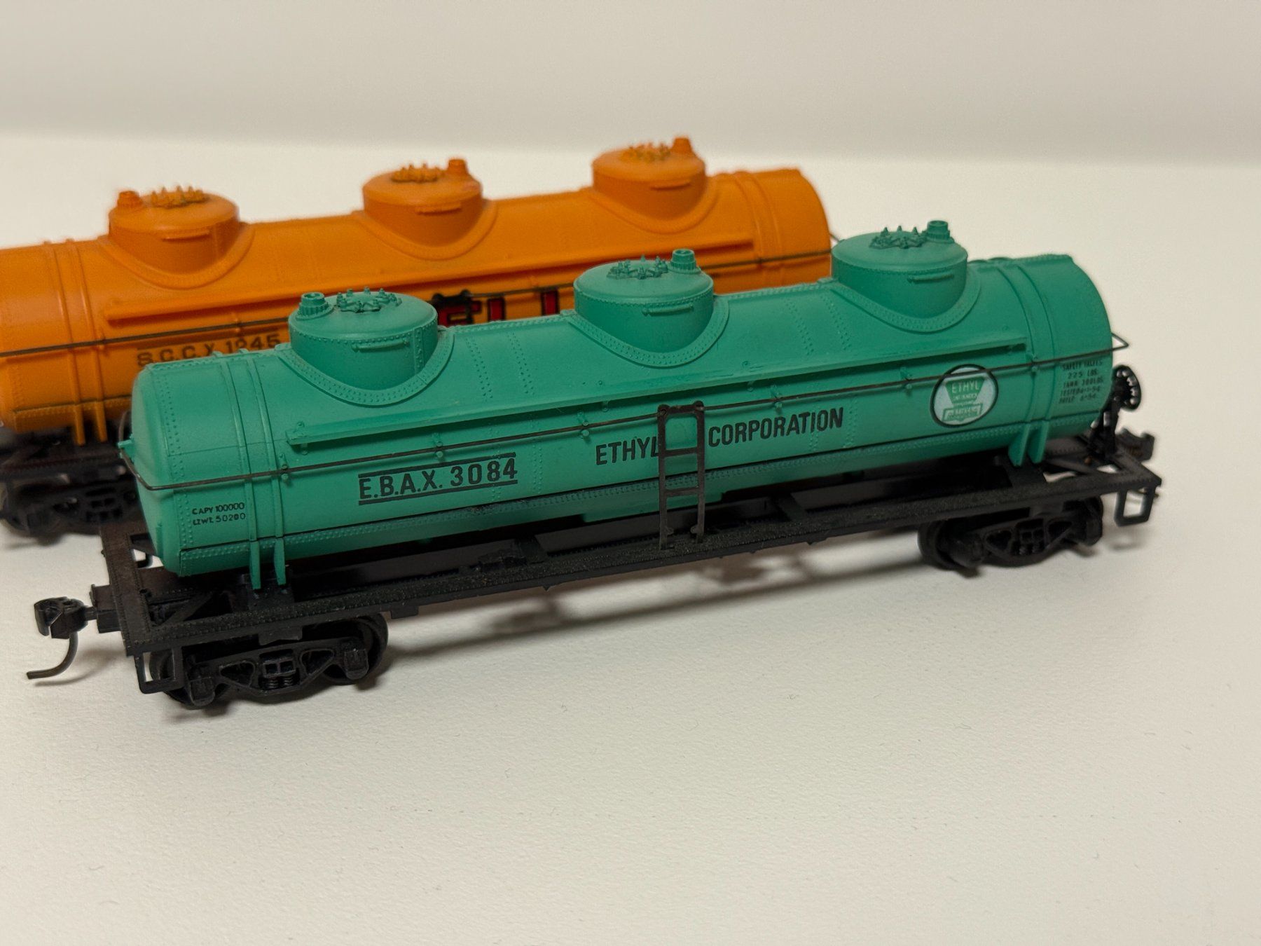 Trains électriques: AHM - 2x 3 Dome Tankwagen – Défectueux à Hergiswil NW par E646.060 4