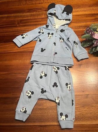 Süsser Mickey Mouse Traineranzug Gr. 56