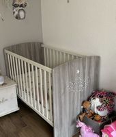 Kinderzimmer-Set: Babybett & Wickelkommode mit Sternen ⭐️