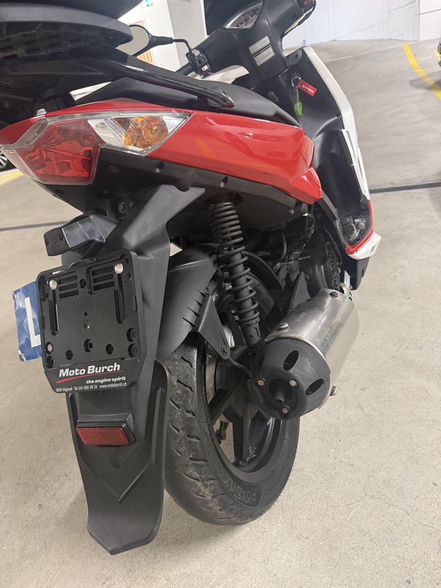 Kymco Scooters: Roller Kymco Super 8 125 weiss-rot 2011 – Gebraucht aus Wetzikon ZH von KIEE 4