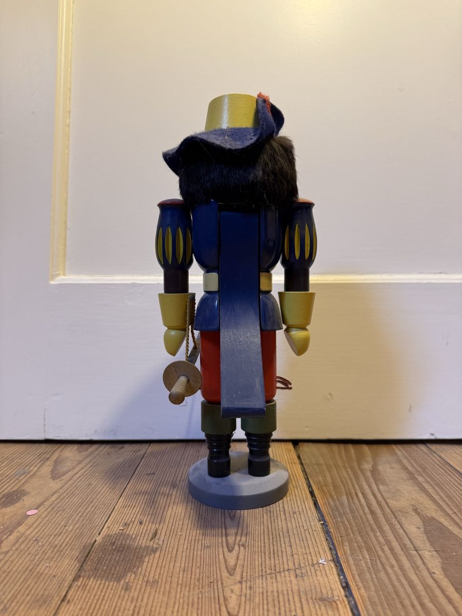 Statuette: Nussknacker Holz Figur blau rot – Usato da Luzern venduto da Laendi 2
