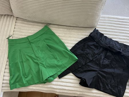 ZARA ELEGANTE SHORTS XS APFELGRÜN UND SCHWARZ