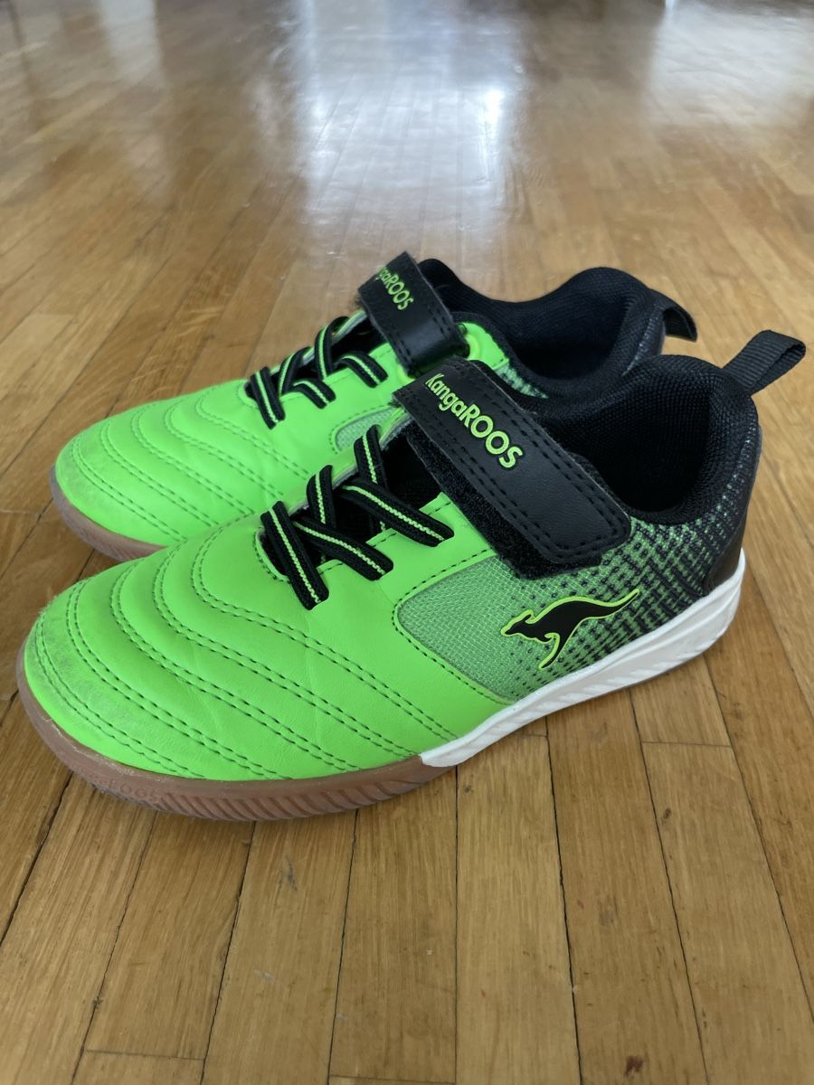 Scarpe per ragazzi: Kangaroos Trainingsschuh Indoor gr. 28 – Nuovo (secondo la descrizione) da Schlieren venduto da kca_2mlx