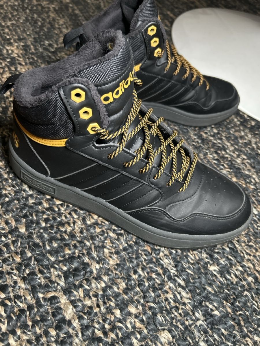 Scarpe da uomo: Adidas US 9.5 – Usato da Zürich venduto da A_Guerrero