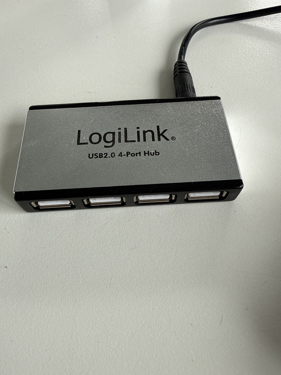 Hub & Switch: USB 2.0 4 Port Hub Logilink – Usato da Richterswil venduto da Solemare47Nicole