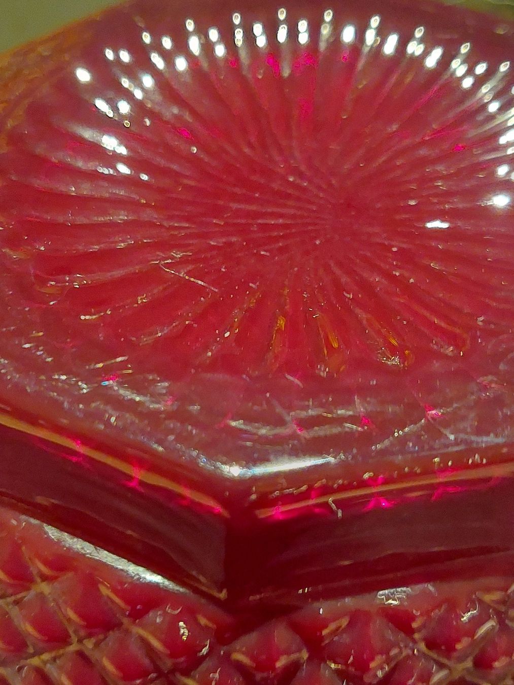 Caraffe: Antike granatrote Glas Karaffe – Usato da Hergiswil NW venduto da maiette-23.N 4