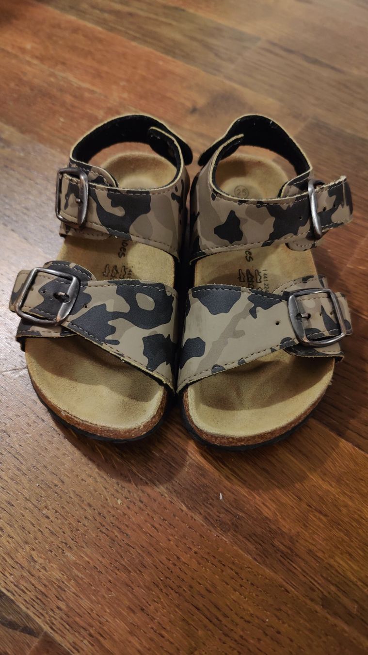 Scarpe per ragazzi: Sandale Kind Gr. 25 – Usato da Dietikon venduto da mike.thorton