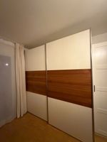 Kleiderschrank mit Schiebetüren