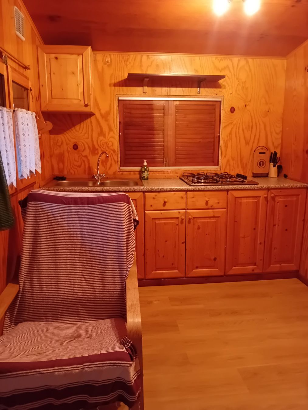 Mobilhome: Wohnwagen mit Anbau – Usato da Ottikon venduto da mazu0 1