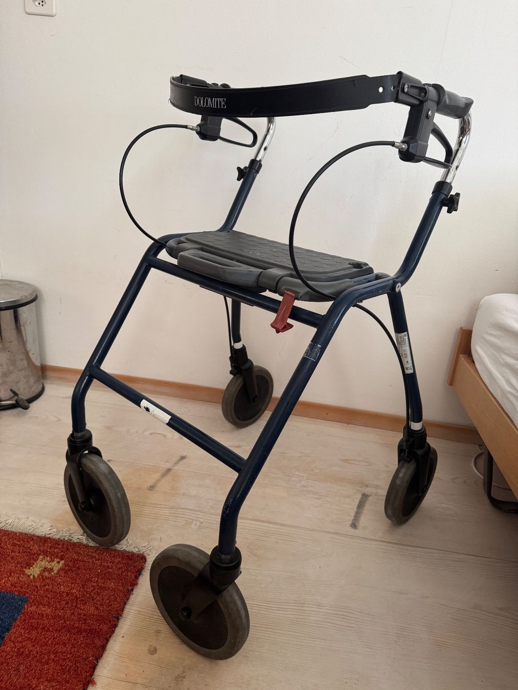 Aides à la marche: Rollator Dolomite Legacy 600 – D'occasion à Rüti ZH par Eraymueller