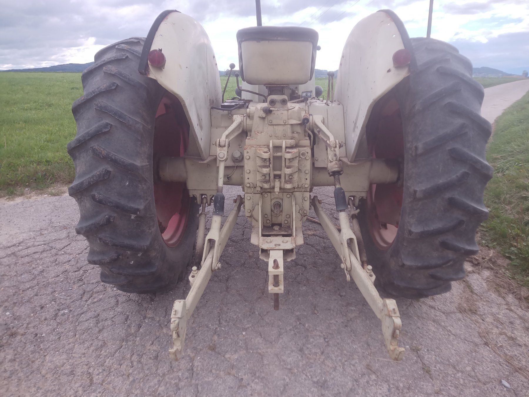 Trattori: a vendre tracteur Hanomag 701 – Usato da Fétigny venduto da lasentinelle 2