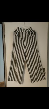 Hose mit Streifen