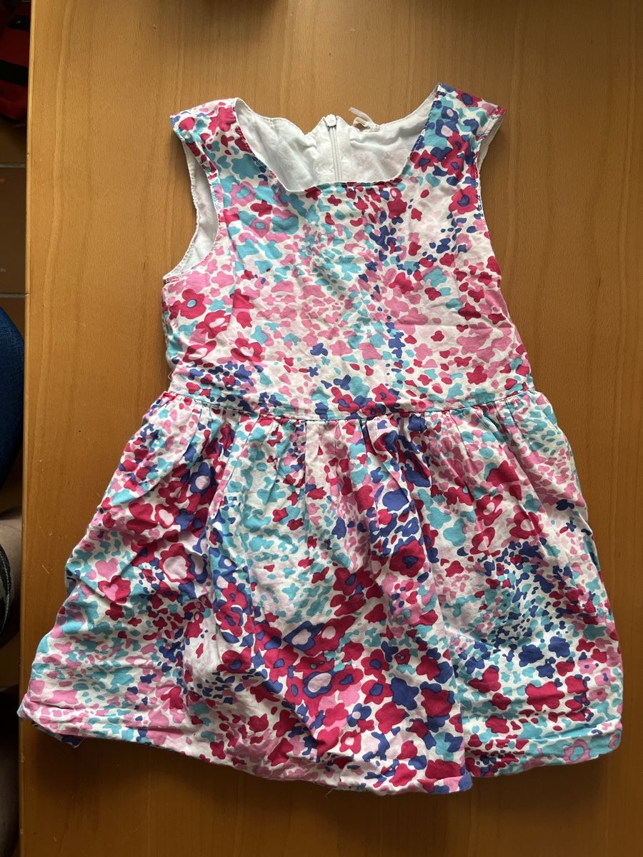 Kleider & Röcke: Kinderkleid Blumenmuster Grösse 92 – Gebraucht aus Winterthur von lynnszabo