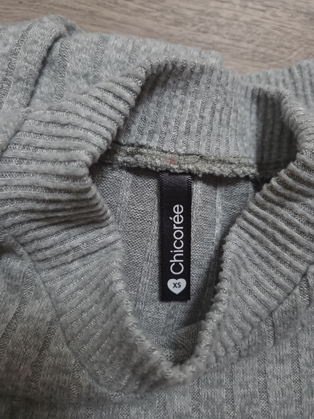 Maglioni & Felpe: Pullover Chicorée gerippt grün-grau, Grösse XS – Usato da Bottenwil venduto da huber_97 2