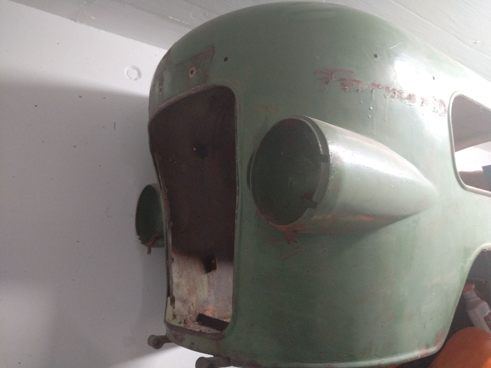 Fendt Traktoren: fendt Farmer 2 Motorhaube – Defekt aus Ettingen von 83peter