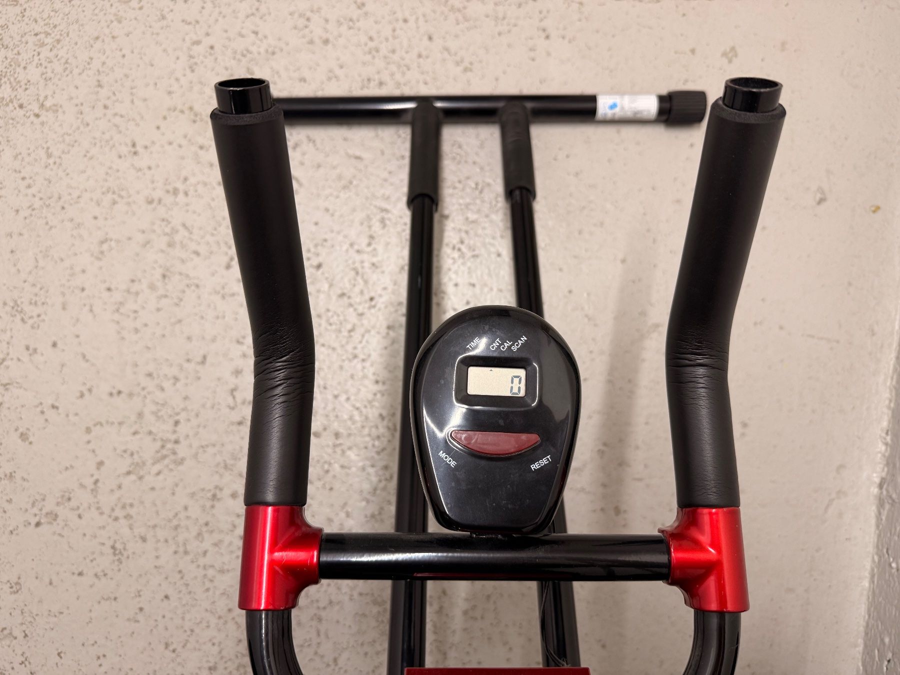 Hometrainer: Bauchtrainer 5 Mins Shaper Modell schwarz rot – Usato da Zürich venduto da celai. 4