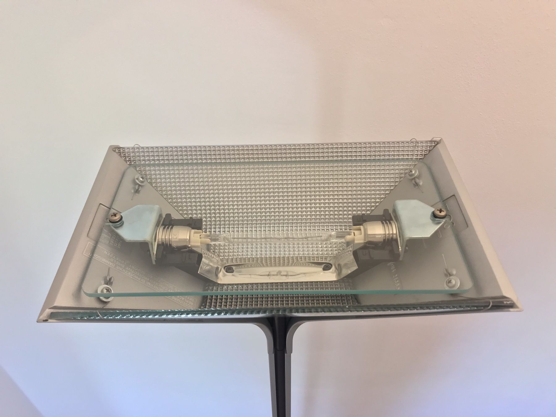 Flos Lampade: Papillona Tobia Scarpa Flos 1970 – Usato da Fescoggia venduto da AmazingDesignObjects 4