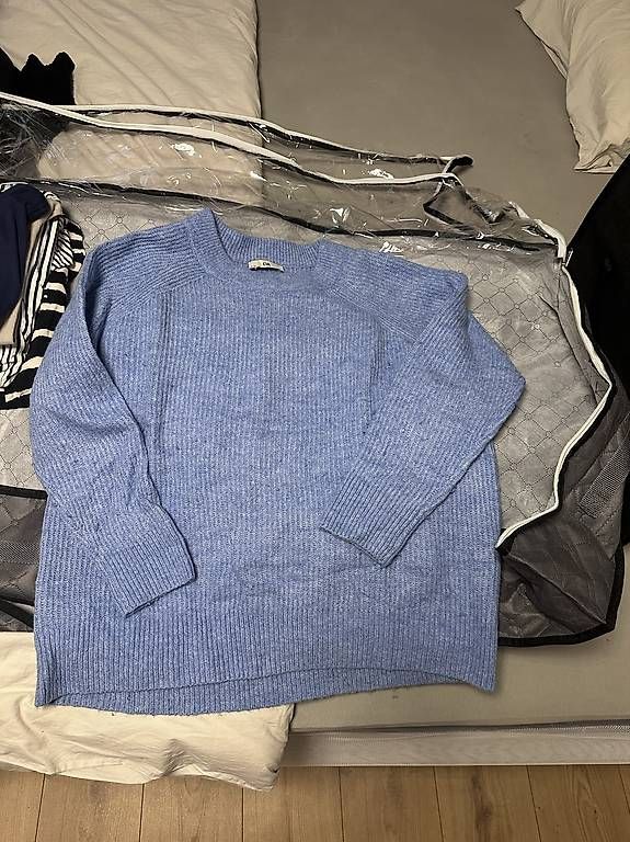 Pullover & Sweatshirts: Babyblauer Pullover – Gebraucht aus Solothurn von lov_mll8
