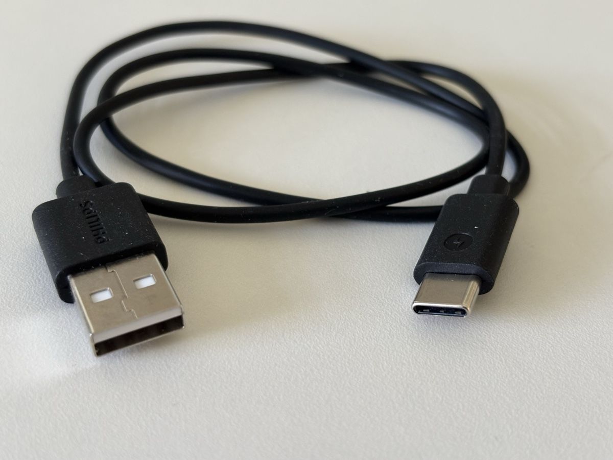 Câbles: USB C auf USB A Ladekabel Philips schwarz neu – Neuf (Voir description) à Küttigen par cedione 2