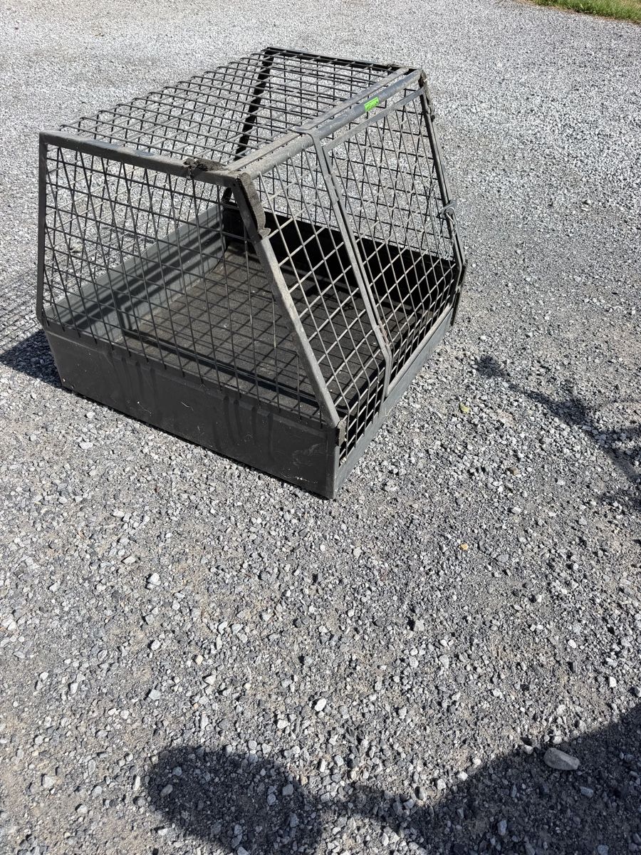 Meiko Gabbie, trasporto & Sicurezza: Transportbox Hund Metall – Usato da Windlach venduto da herwig 2