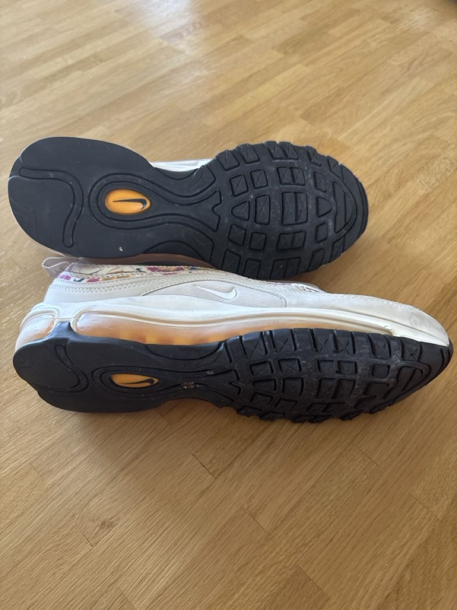 Nike Scarpe da donna: Spezielle Nikes mit Blumenmuster – Nuovo (secondo la descrizione) da Regensdorf venduto da cokezero357 2